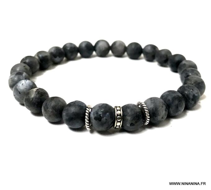 N6851f Bracelet Labradorite homme ou femme pierre grise mat Bijoux Bracelets ezn ligne Ninanina Bracelet unisexe en labradorite grise mat fait à la main sur fond blanc - Bijou artisanal raffiné et moderne disponible chez Ninanina