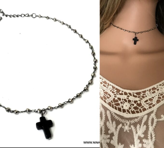 N6972c Collier ras de cou croix femme pierre fine pyrite noir - Bijoux colliers en ligne Ninanina