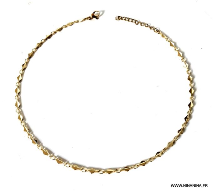 Bracelet de cheville or plaqué femme – chaine losange doré de Ninanina non porté sur fond blanc