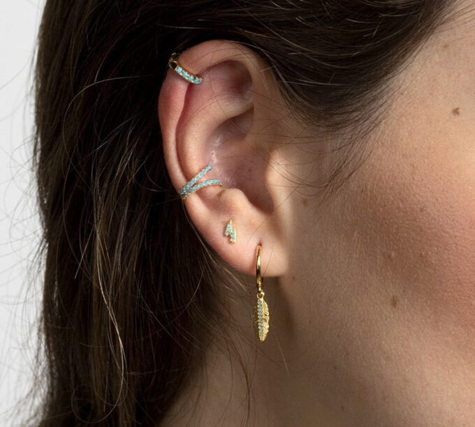 N6979a Boucles d'oreilles mini créoles plume plaqué or zirconium - Bijou Boucle d'oreille en ligne Ninanina
