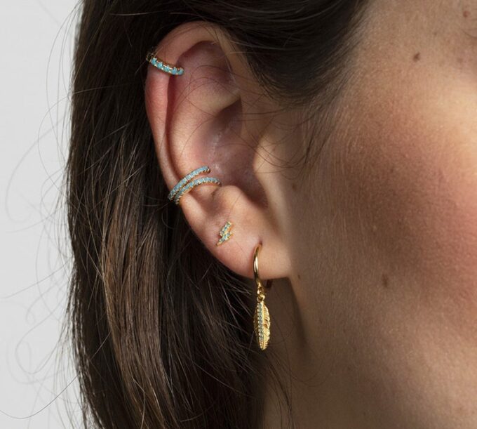 N6979b Boucles d'oreilles mini créoles plume plaqué or zirconium - Bijou Boucle d'oreille en ligne Ninanina