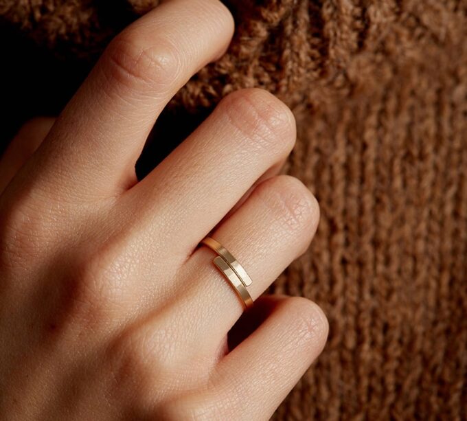 N6986d Bague réglable plaqué or minimaliste femme sur acier - Bijoux Bagues en ligne Ninanina Bague minimaliste pour femme en acier inoxydable doré avec finition plaqué or portée - Bijou élégant et pratique