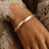 N7060b Bracelet en laiton doré femme – Manchette fine or martelé – Bijoux Bracelets dorés en ligne Ninanina