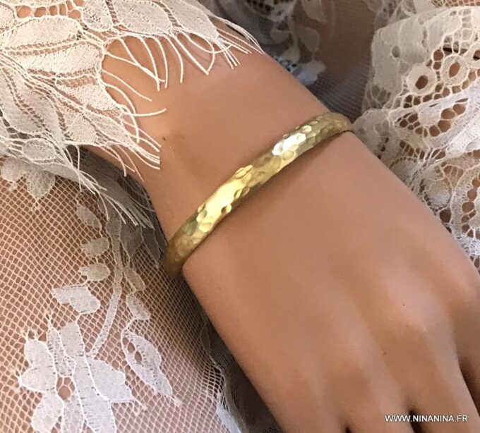 N7060d Bracelet en laiton doré femme - Manchette fine or martelé - Bijoux Bracelets en ligne Ninanina
