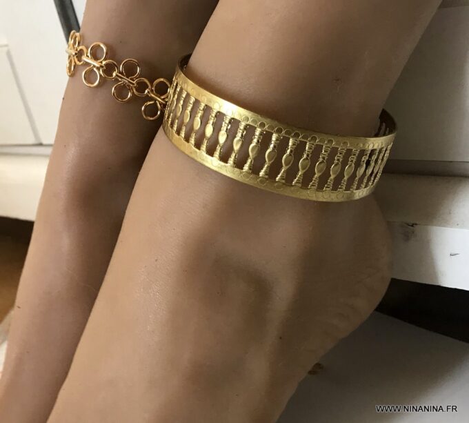 N7064d Bijou de cheville femme en laiton doré - Bracelet pied bohème - Bijoux de pied en ligne Ninanina