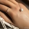 N7095b Bague chaine pierre de lune femme chainette plaqué or - Bijoux Bagues en ligne Ninanina