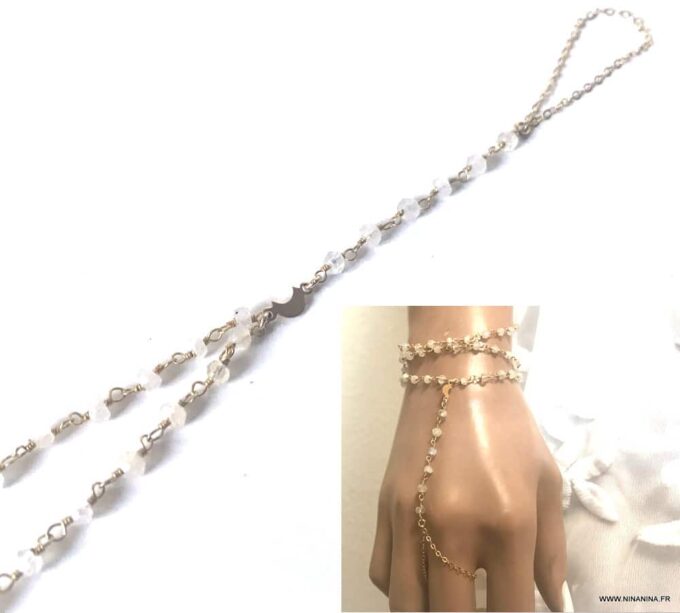 N7115a Bracelet bague mariage - chaine de main or pierre de lune - Bijoux Bracelets en ligne Ninanina Détail du bracelet bague mariage avec chaîne de main en finition or et pierre de lune - Bijou chic fabriqué en France