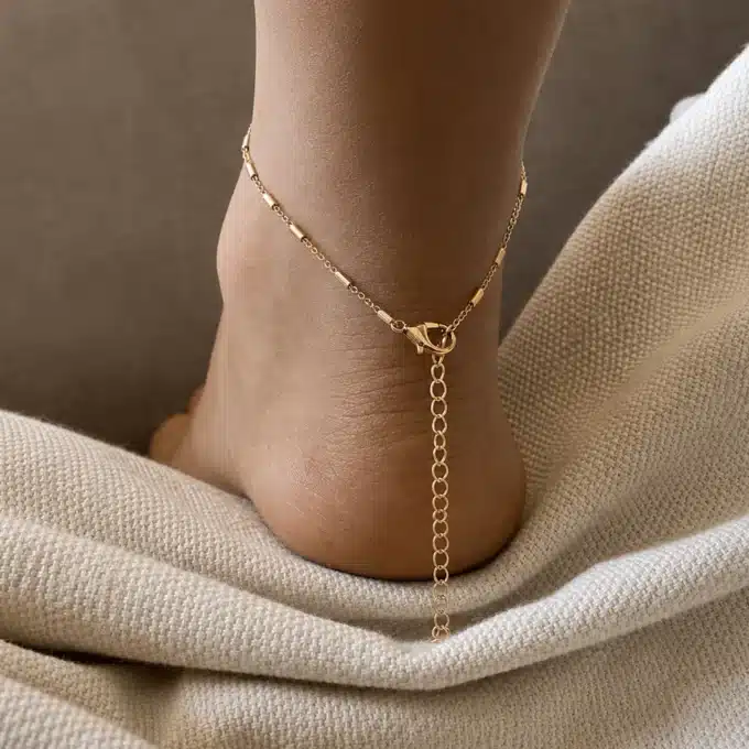 N8633c Chaine au pied femme - Bijou acier doré et zirconium blanc - Bijoux de pieds femmes en ligne Ninanina