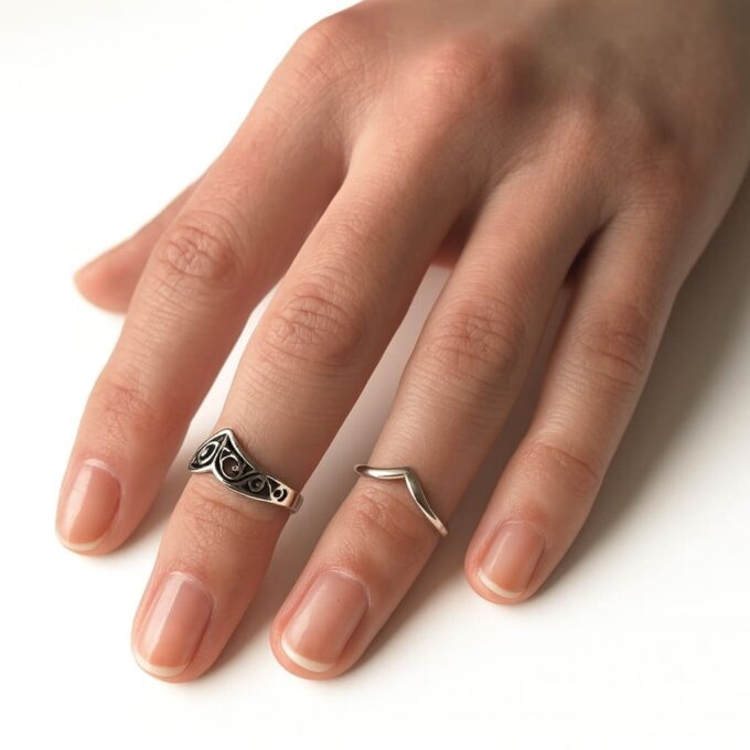 N7135a Bague Demi Doigt Or Réglable - Anneau Doré De Phalange Filigrané Forme V - Bijoux bagues phalanges en ligne Ninanina