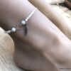 N7138 Bracelet cheville plume argent 925 pierre aigue marine rocaille - Bijoux de pied en ligne Ninanina