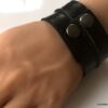 N7217h Bracelet Manchette cuir femme ou homme noir - Bijoux Bracelets en ligne Ninanina