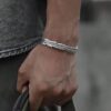 N7275d Manchette plume réglable – Bracelet homme argenté - Bijoux Bracelets hommes en ligne Ninanina