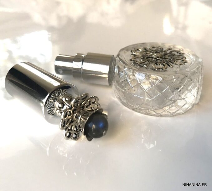 N7279I Flacon de parfum de poche rond verre métal argent labradorite - Accessoires bouteilles parfums en ligne Ninanina