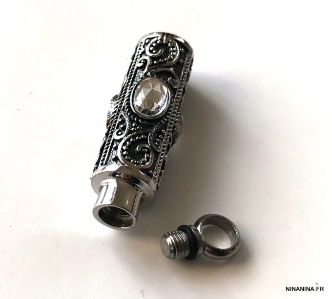 N7323c Pendentif Fiole vide Acier inoxydable argenté pour parfum - Bijoux Parfumeurs en ligne Ninanina