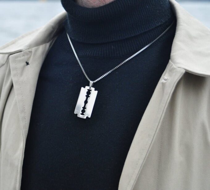 N7331a Collier lame de rasoir Acier inoxydable argenté - Bijoux Colliers en ligne Ninanina