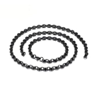 Zoom sur les maillons grain de café en acier inoxydable noir du collier pour homme sur fond blanc - Bijou robuste et moderne