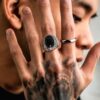 N7844a Bague Homme Pierre Noire Howlite Et Acier inoxydable - Bijoux Bagues en ligne Ninanina