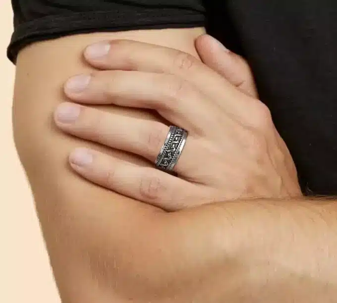 N7337d Anneau celtique homme motif texture acier inoxydable - Bijoux Bagues en ligne Ninanina