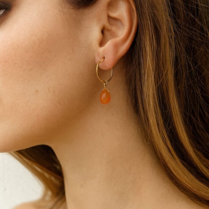 N7418 Petite creole dorée artisanale - pendentif avec pierre naturelle colorée en forme de goutte facettée - Bijoux d'oreille en ligne Ninanina