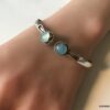N7420a Jonc avec pierre de couleur bleu argent plaqué - Bijoux Bracelets en ligne Ninanina
