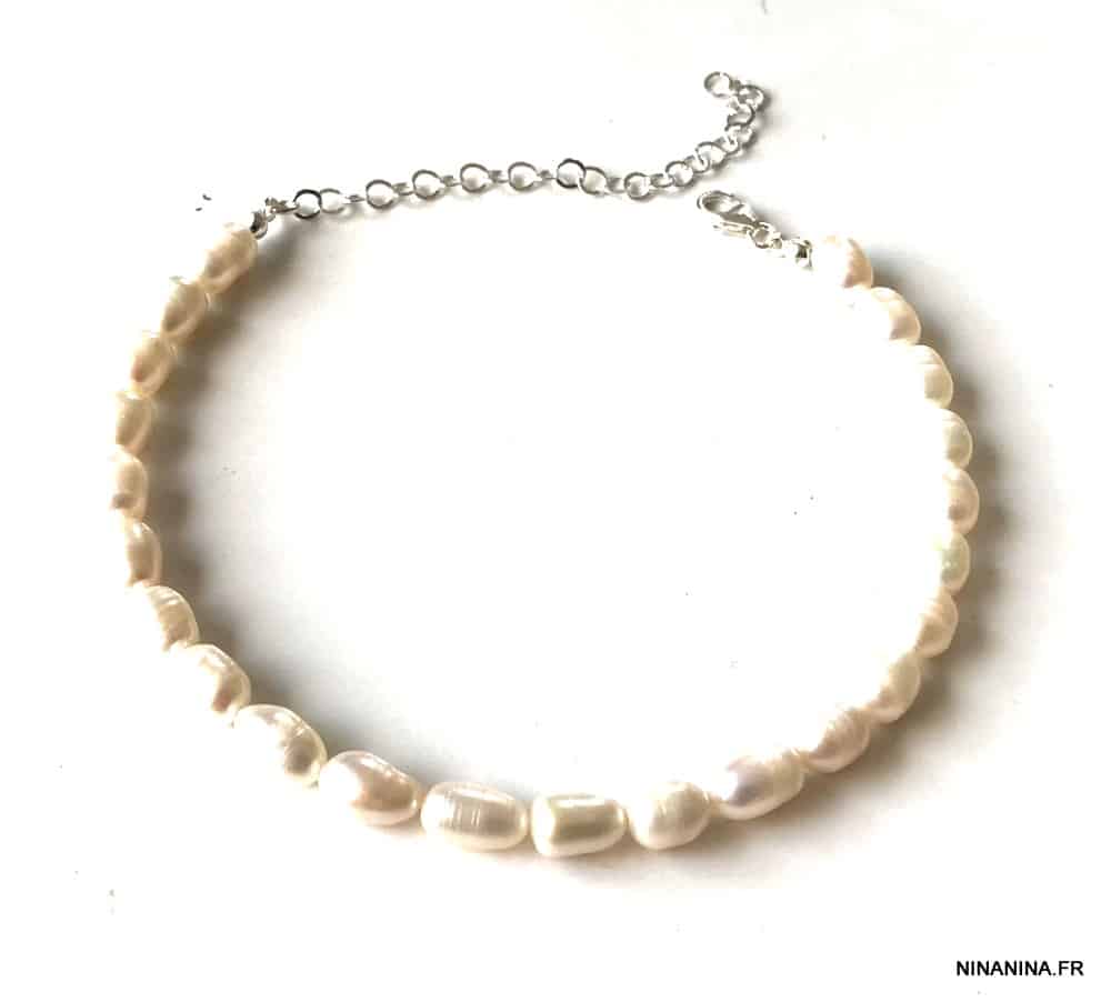 Bracelet de cheville en chaine argenté et perles blanc : Folk