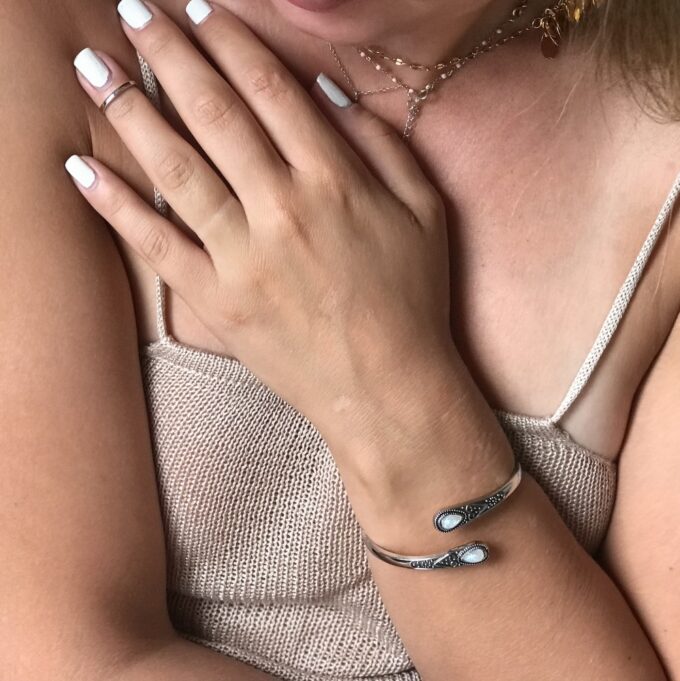 N7458c Jonc blanc Pierre Opalite synthétique blanche Argenté - Bijoux Bracelets en ligne Ninanina