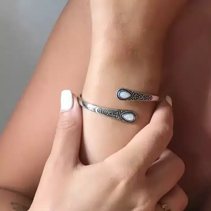 N7458j Jonc blanc Pierre Opalite synthétique blanche Argenté - Bijoux Bracelets en ligne Ninanina