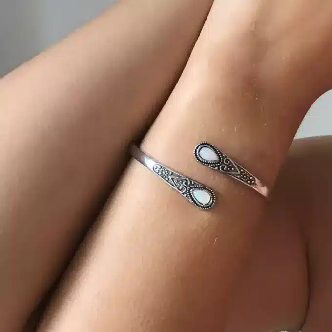 N7458l Jonc blanc Pierre Opalite synthétique blanche Argenté - Bijoux Bracelets en ligne Ninanina