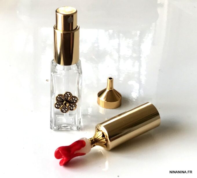 N7463A Vaporisateur a parfum rechargeable verre métal doré - Accessoires parfumeurs en ligne Ninanina