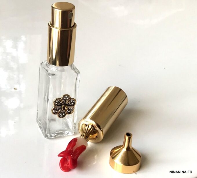 N7463K Vaporisateur a parfum rechargeable verre métal doré - Accessoires parfumeurs en ligne Ninanina