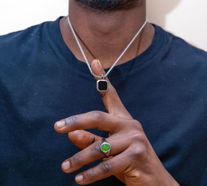 N7491b Collier pendentif carré onyx noir acier inoxydable homme - Bijoux Colliers en ligne Ninanina