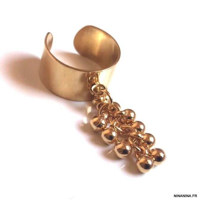 N7531d Bague breloque ronde grappe perles dorées réglable - Bijoux Bagues en ligne Ninanina