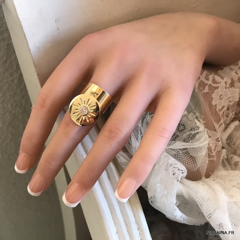 Bague avec pendentif doré hotsell