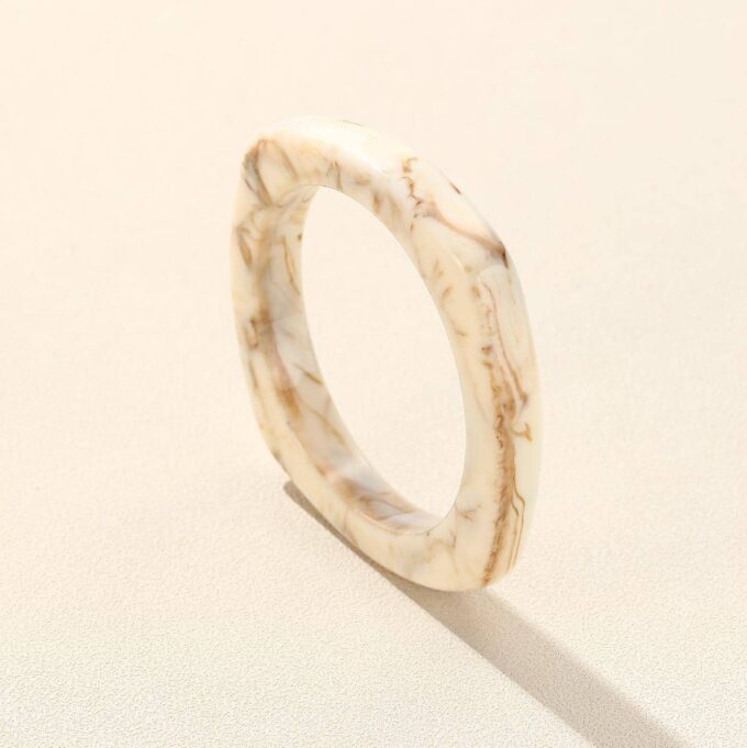 N7712d Bracelet carré ivoire ethnique à motif marbré 12mm - Bijoux Bracelets en ligne Ninanina