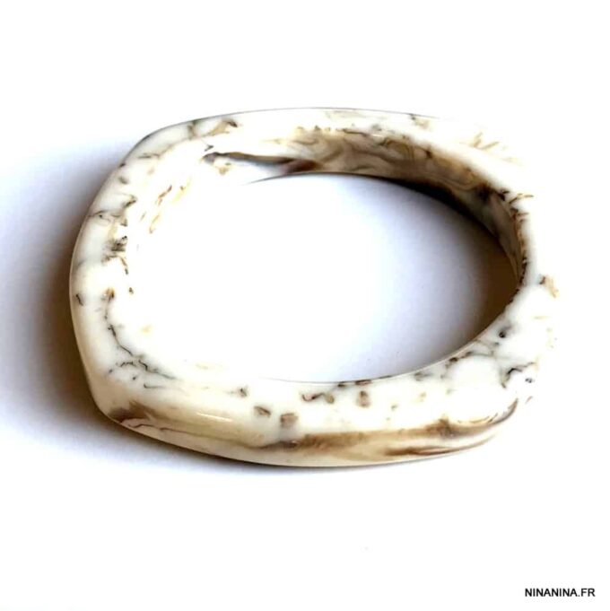 N7712L Bracelet carré ivoire ethnique à motif marbré 12mm - Bijoux Bracelets en ligne Ninanina