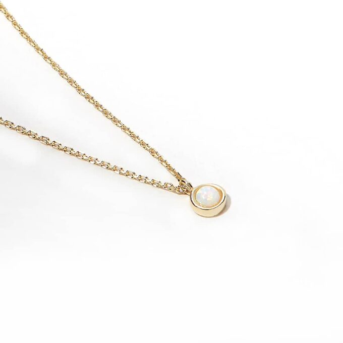 N7725b Collier Opale blanche pendentif rond Argent plaqué or - Bijoux Colliers en ligne Ninanina