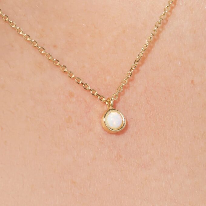 N7725e Collier Opale blanche pendentif rond Argent plaqué or - Bijoux Colliers en ligne Ninanina