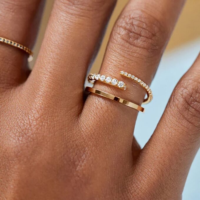 N7736d Bague ouverte devant oxyde de zirconium plaqué or - Bijoux Bagues en ligne Ninanina