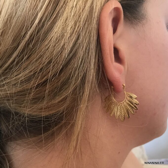 N7744a Boucles d oreilles boheme chic plume acier inox doré - Bijoux Boucles d'oreilles en ligne Ninanina