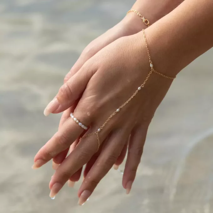 N7929f Bracelet Bague avec chaine Or et perles d'eau douce - Bijoux Bracelets en ligne Ninanina