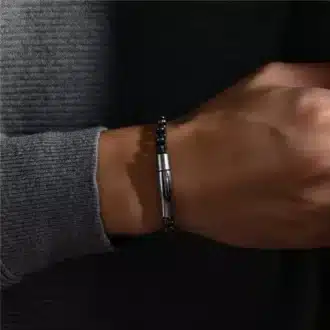 Ajoutez une touche de classe et de virilité à votre style avec ce splendide Bracelet maille venitienne acier inoxydable homme ! Classe, brut, raçé, ce Bracelet en Acier inoxydable et sa maille ronde indémodable donnera toute sa dimension sur un poignet fort! Un bracelet acier inoxydable long de 21 cm qui a lui seul vous confortera dans votre masculinité!