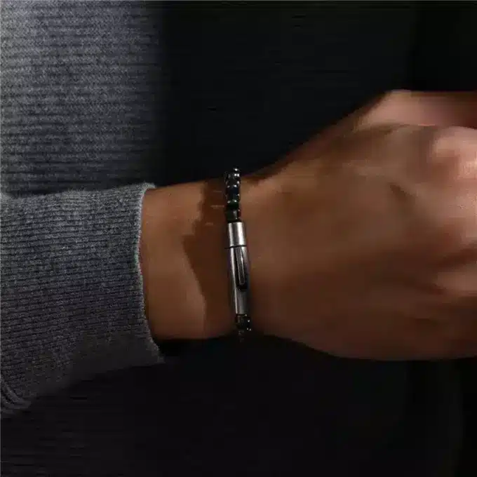 Ajoutez une touche de classe et de virilité à votre style avec ce splendide Bracelet maille venitienne acier inoxydable homme ! Classe, brut, raçé, ce Bracelet en Acier inoxydable et sa maille ronde indémodable donnera toute sa dimension sur un poignet fort! Un bracelet acier inoxydable long de 21 cm qui a lui seul vous confortera dans votre masculinité!
