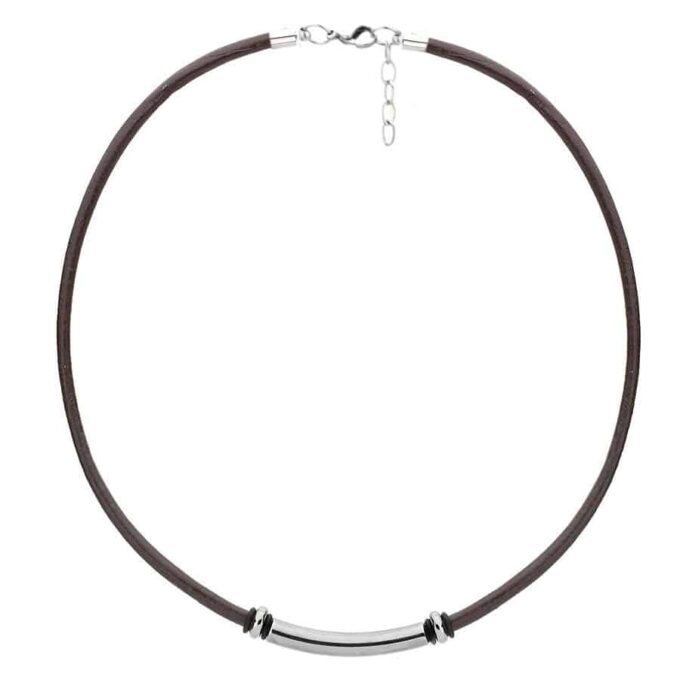 Découvrez cet élégant Collier cuir homme barre incurvée Acier inoxydable composé d'une barre incurvée en acier inoxydable montée sur un cordon epais en cuir noir. Un accessoire polyvalent maintenu par un élégant fermoir mousqueton en acier inoxydable sûr et efficace. Sa combinaison de cuir de qualité et d'acier inoxydable en fait un accessoire durable qui résistera à l'épreuve du temps.
