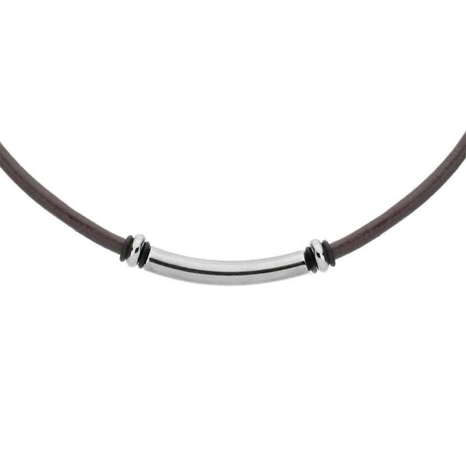 Découvrez cet élégant Collier cuir homme barre incurvée Acier inoxydable composé d'une barre incurvée en acier inoxydable montée sur un cordon epais en cuir noir. Un accessoire polyvalent maintenu par un élégant fermoir mousqueton en acier inoxydable sûr et efficace. Sa combinaison de cuir de qualité et d'acier inoxydable en fait un accessoire durable qui résistera à l'épreuve du temps.