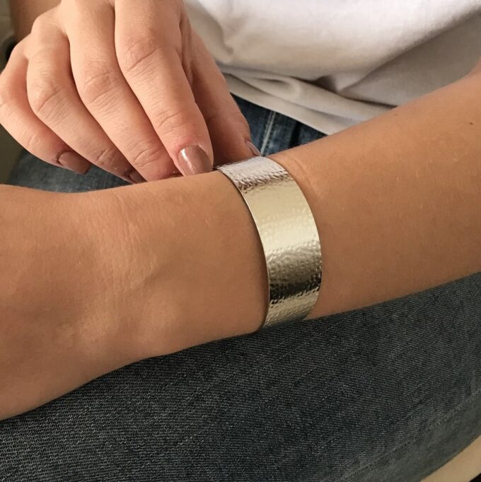 N8050C Bracelet Manchette Acier Inoxydable martelé femme - Bijoux Bracelets en ligne Ninanina