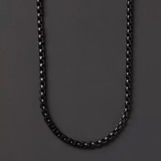 Gros blanc sur Chaîne vénitienne en acier noir 3 mm posée sur un fond gris, bijou artisanal pour homme à prix accessible