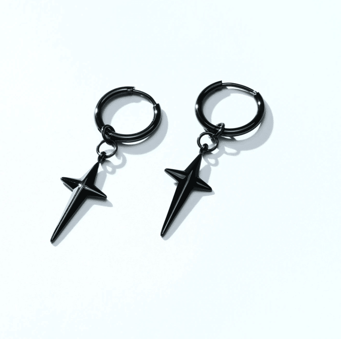 N8062c Boucle d'oreille avec une croix quatre pointes Homme Acier - Bijoux Boucles d'oreilles en ligne Ninanina