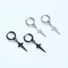 N8062e Boucle d'oreille avec une croix quatre pointes Homme Acier - Bijoux Boucles d'oreilles en ligne Ninanina