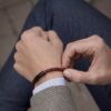 N8069k Bracelet homme cuir rouge tressé fermoir acier noir - Bijoux Bracelets en ligne Ninanina