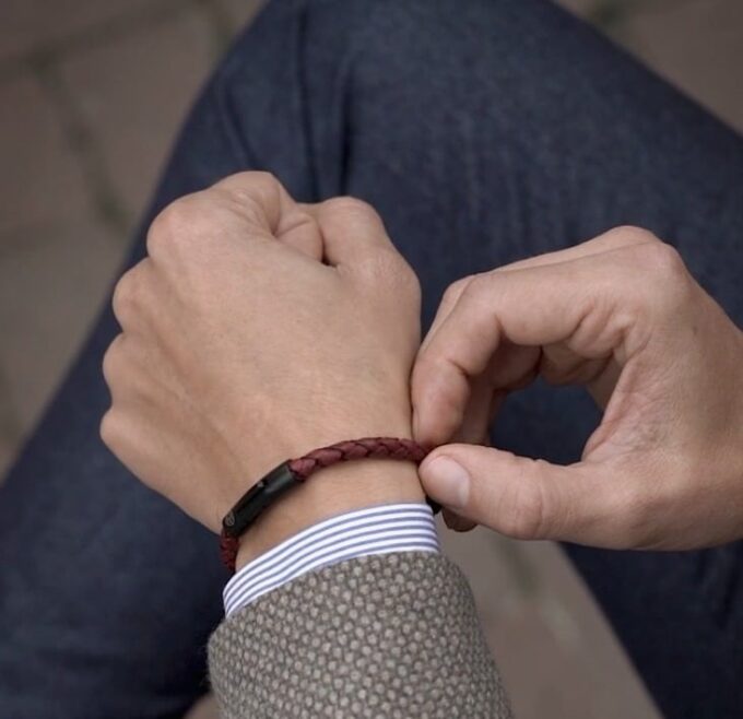 N8069k Bracelet homme cuir rouge tressé fermoir acier noir - Bijoux Bracelets en ligne Ninanina